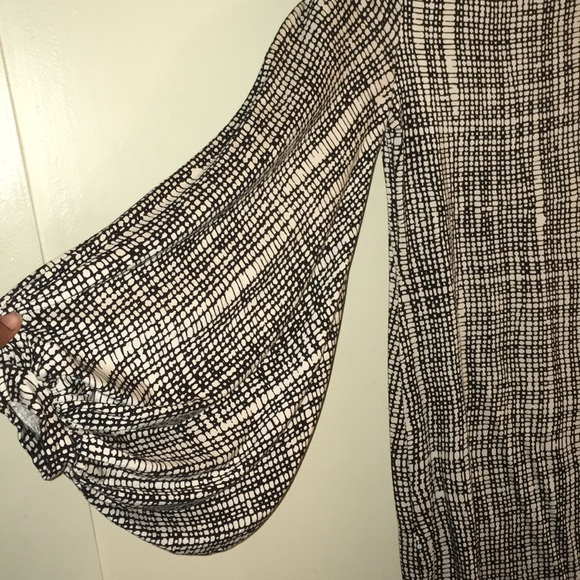 Wide arms dress - Picture 3 of 5